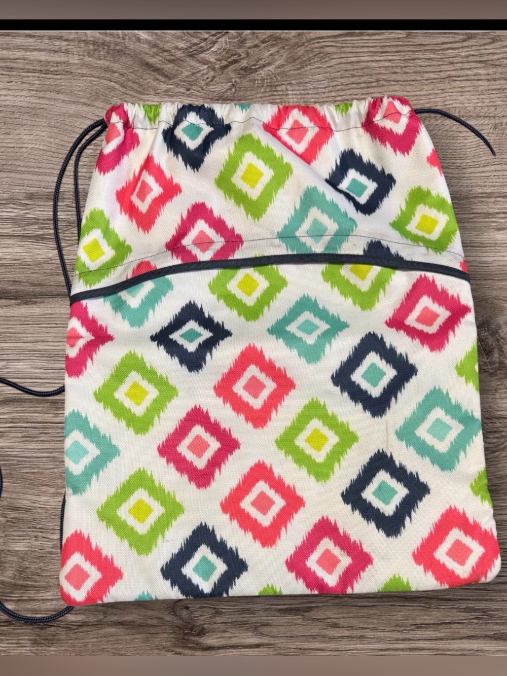 Thirty One Cool Chinch Thermal Sac candy corner pattern